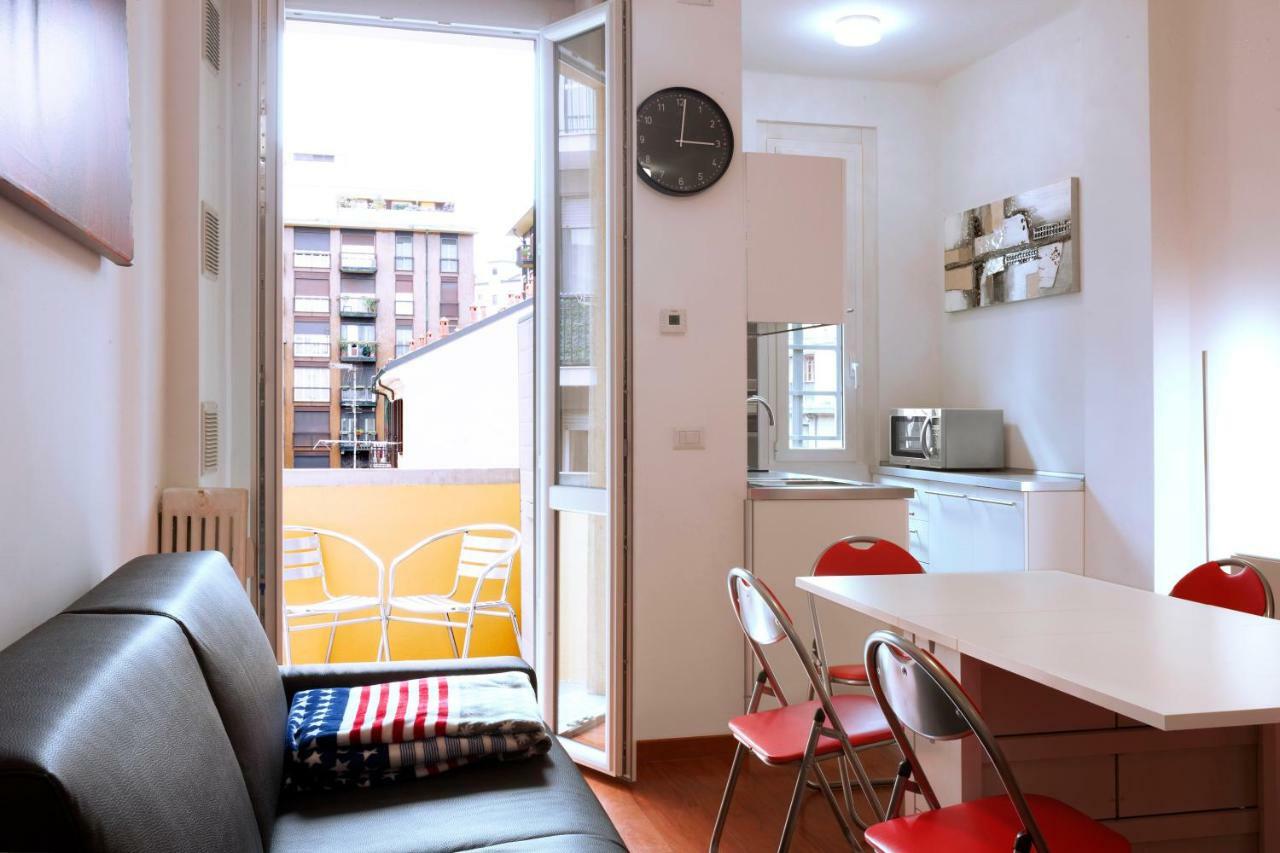 Bright House In Milan Apartment Exterior photo